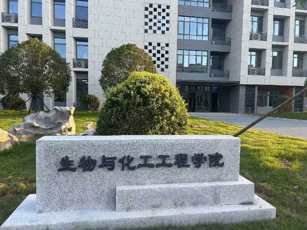 丰镇市扬州职业大学体育场高杆灯项目